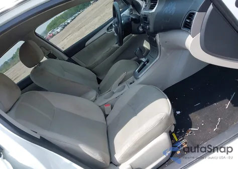 2015 Nissan Sentra S z USA, uszkodzony, nr VIN 3N1AB7AP9FY313858